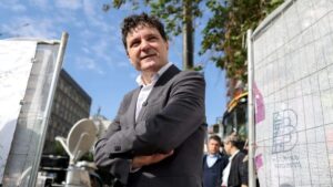 Liderul care a ieșit în stradă înainte să urce la tribună